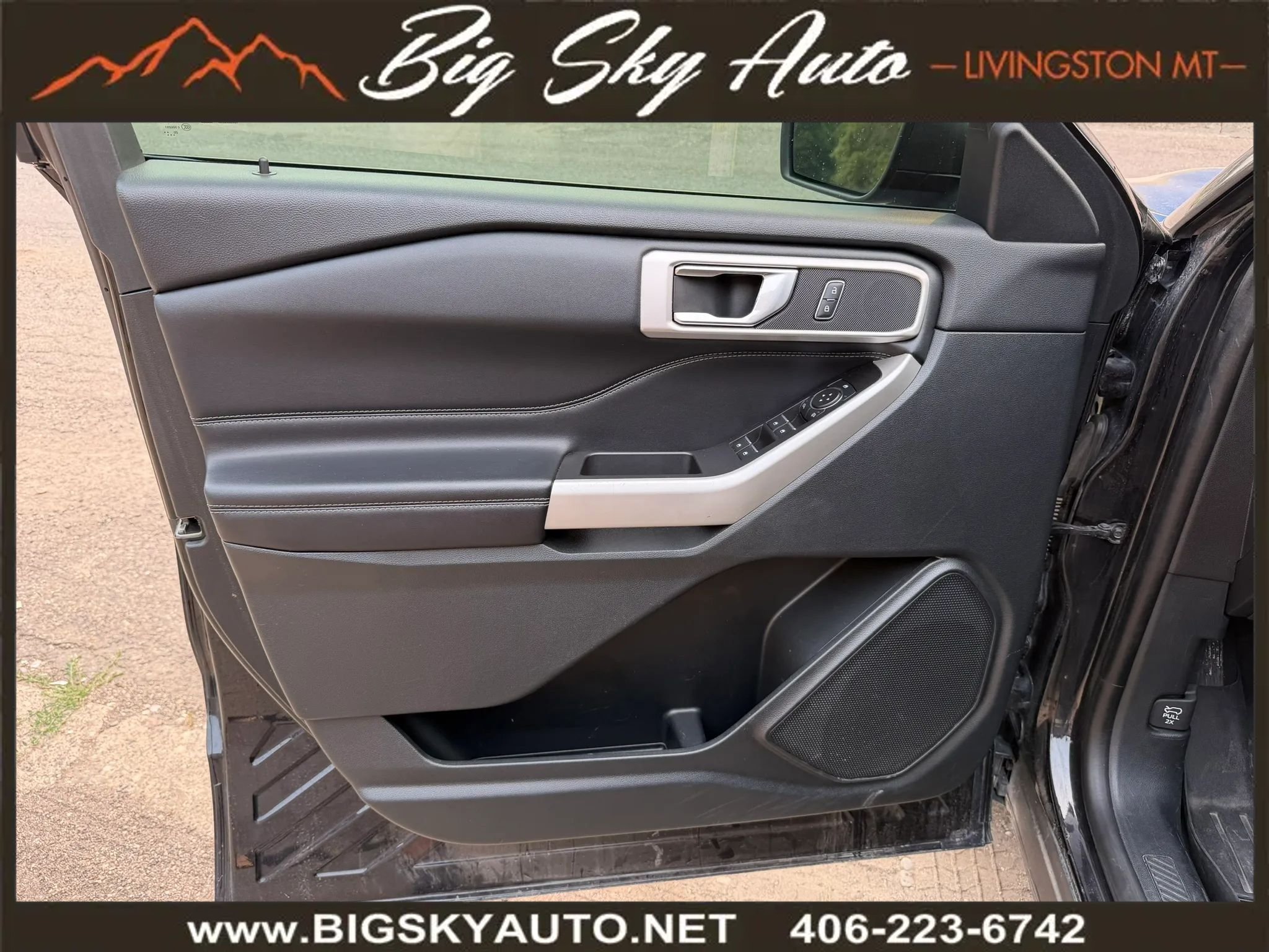 Used 2021 Ford Explorer XLT w/ Class III Trailer Tow Package AWD/4WD image 10
