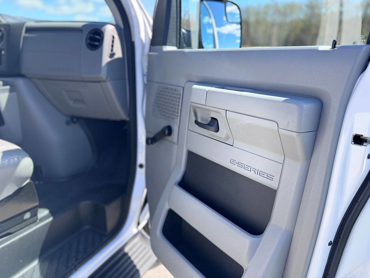 Used 2014 Ford E-350 and Econoline 350 XL RWD image 20