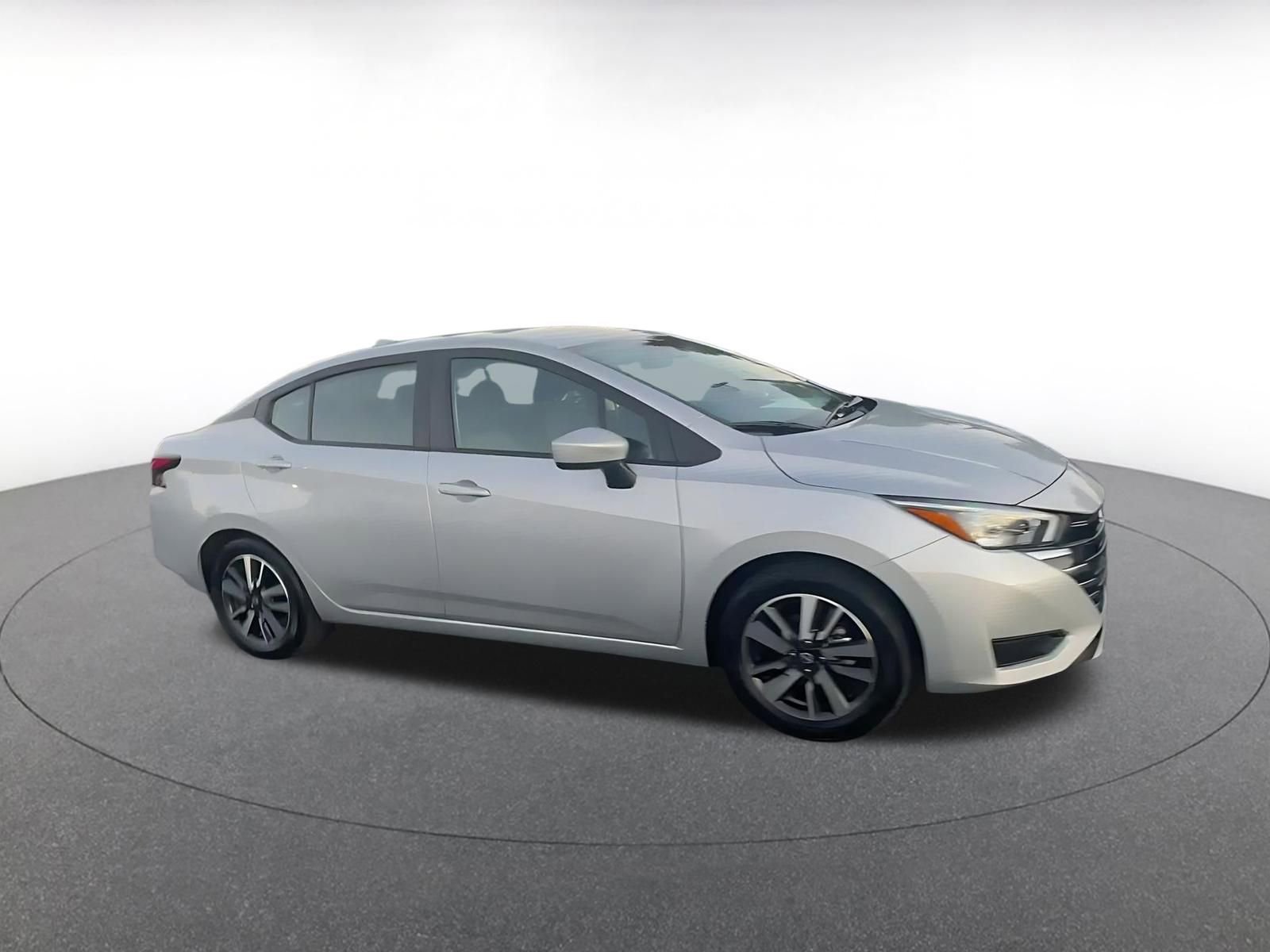 Used 2025 Nissan Versa SV image 2