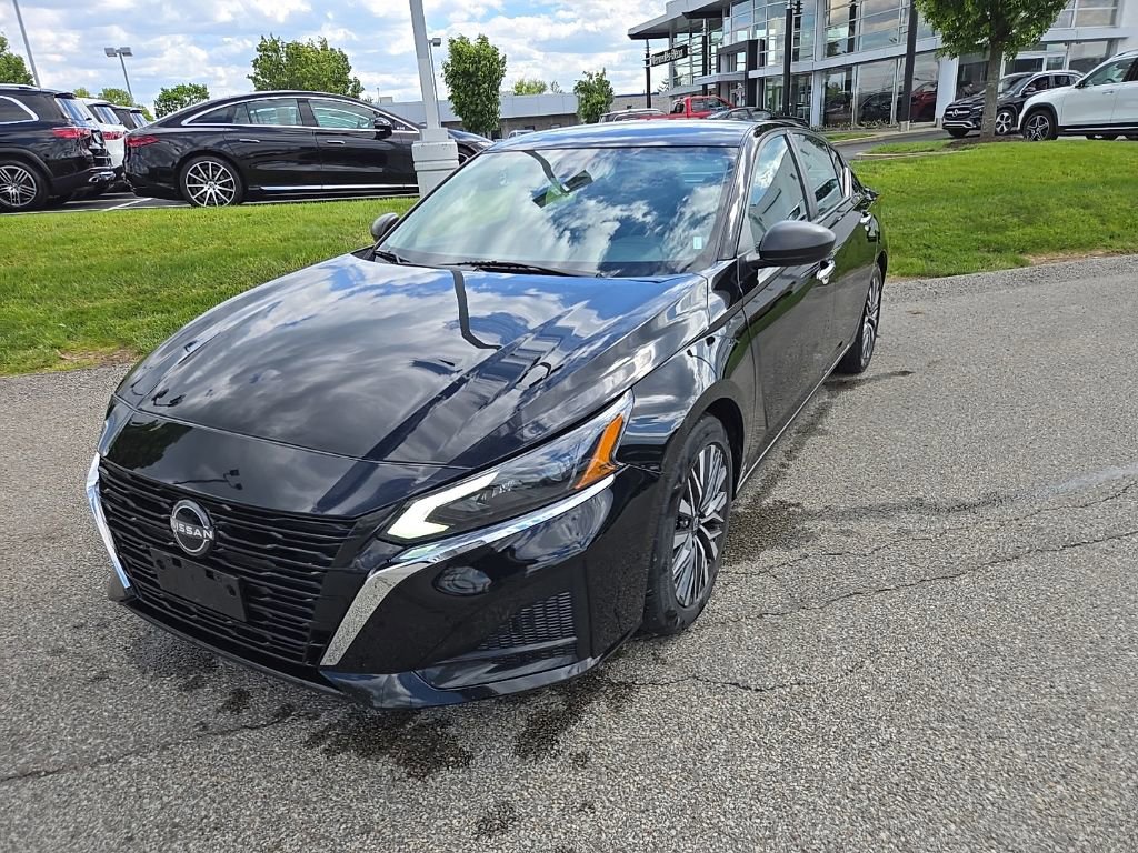 Used 2024 Nissan Altima 2.5 SV FWD image 12