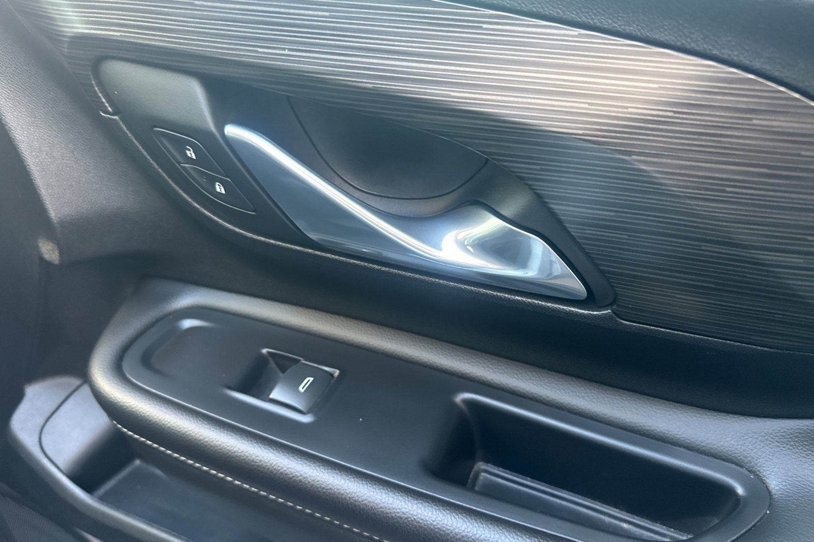 Used 2024 GMC Terrain SLE w/ Elevation Edition image 22