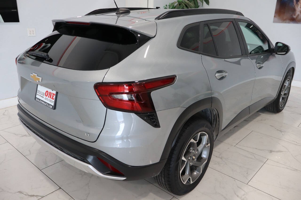 Used 2024 Chevrolet Trax LT FWD image 3