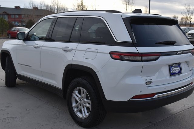 Used 2023 Jeep Grand Cherokee Laredo image 7