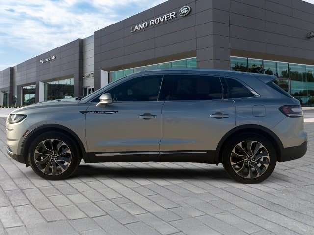 Used 2023 Lincoln Nautilus Reserve w/ Luxury Package FWD image 2