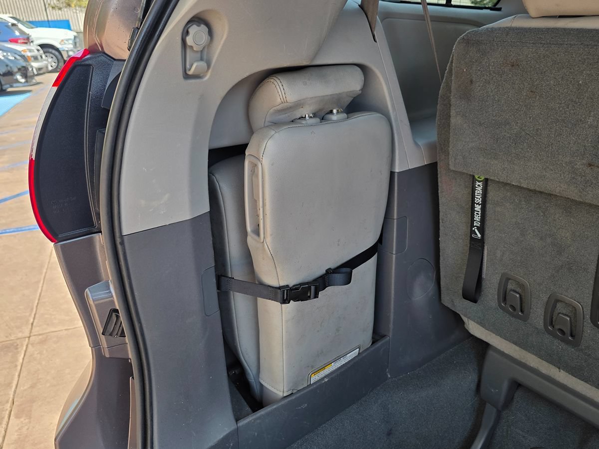 Used 2019 Toyota Sienna XLE w/ XLE Navigation Package FWD image 21