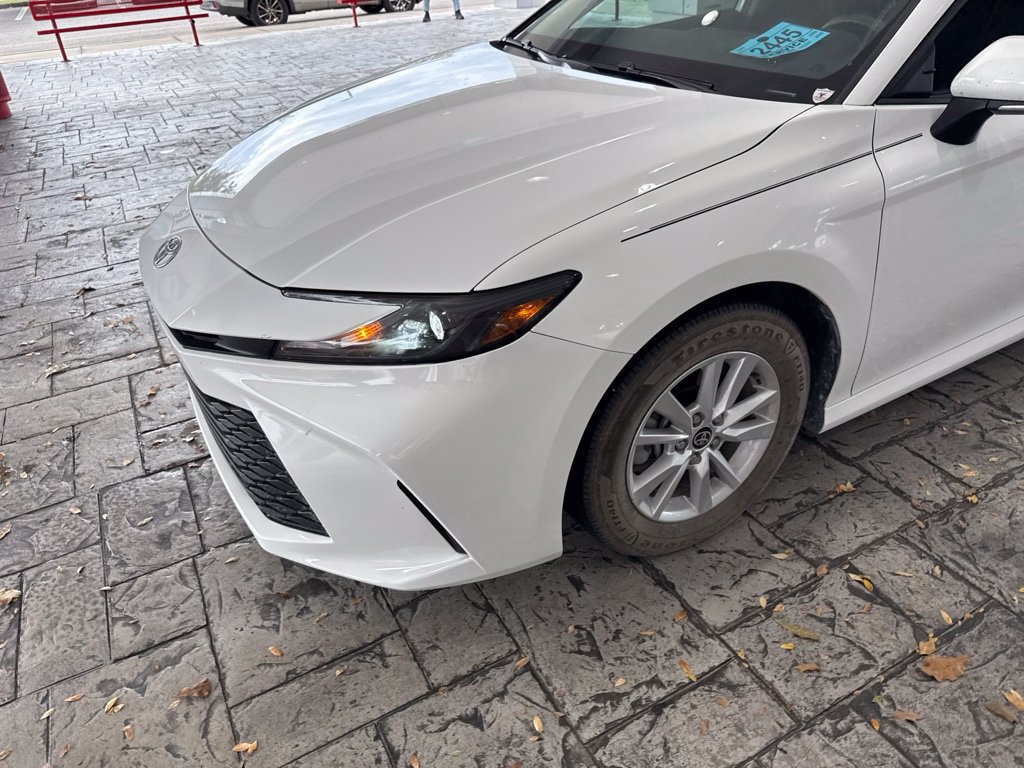 Used 2025 Toyota Camry LE FWD image 9