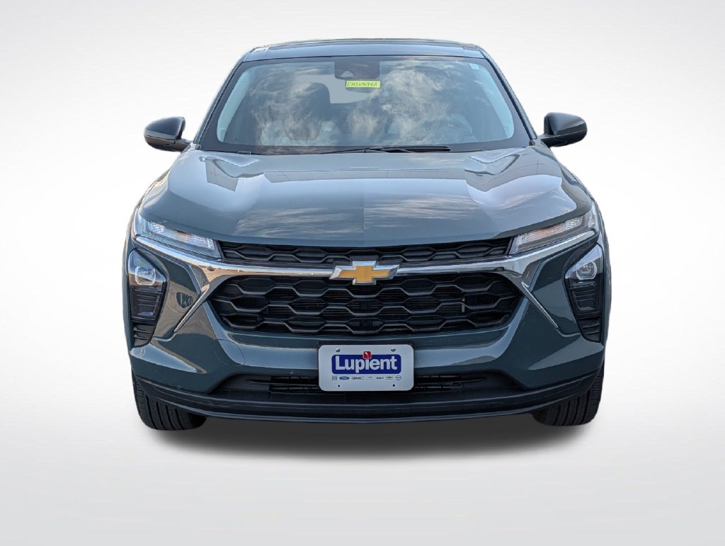 Used 2025 Chevrolet Trax LS w/ Driver Confidence Package FWD image 11