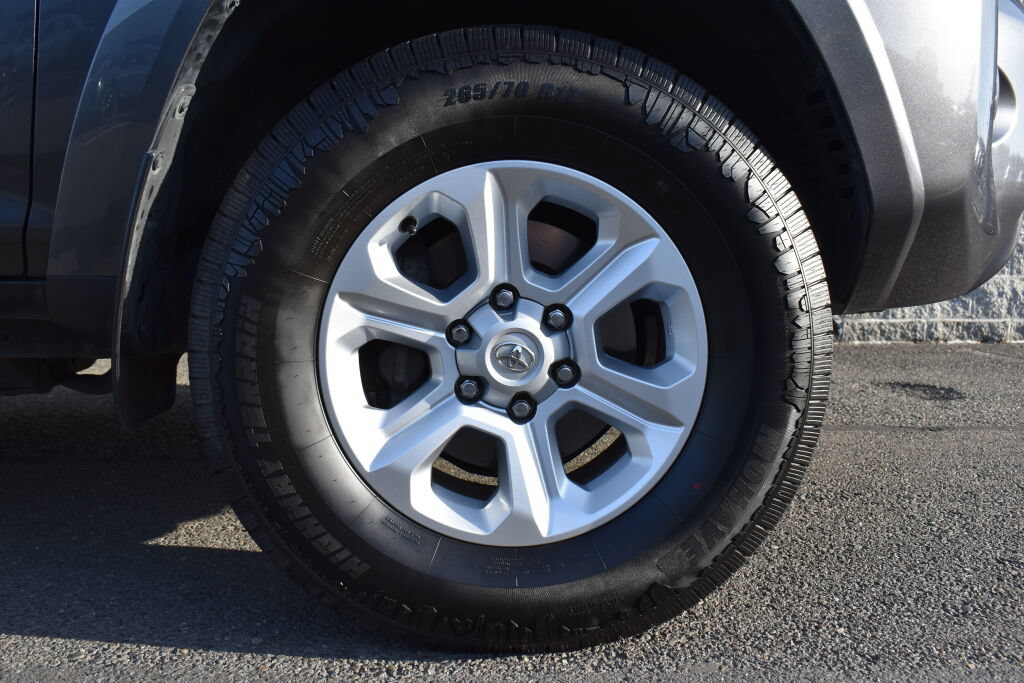 Certified 2022 Toyota 4Runner SR5 Premium w/ Moonroof Package AWD/4WD image 28