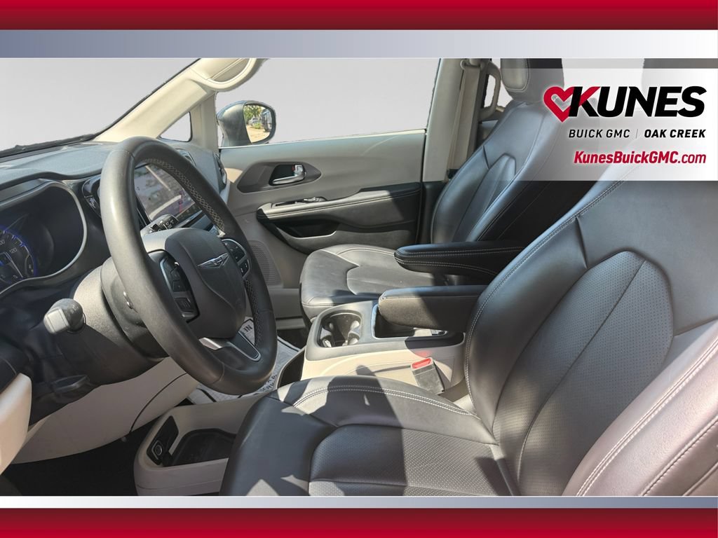 Used 2023 Chrysler Pacifica Touring-L FWD image 22
