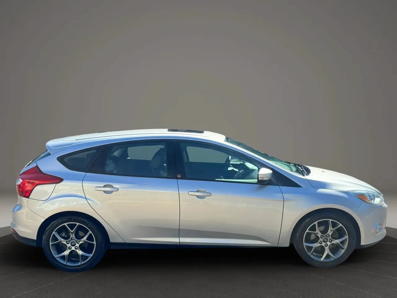 Used 2014 Ford Focus SE w/ Equipment Group 201A FWD image 4