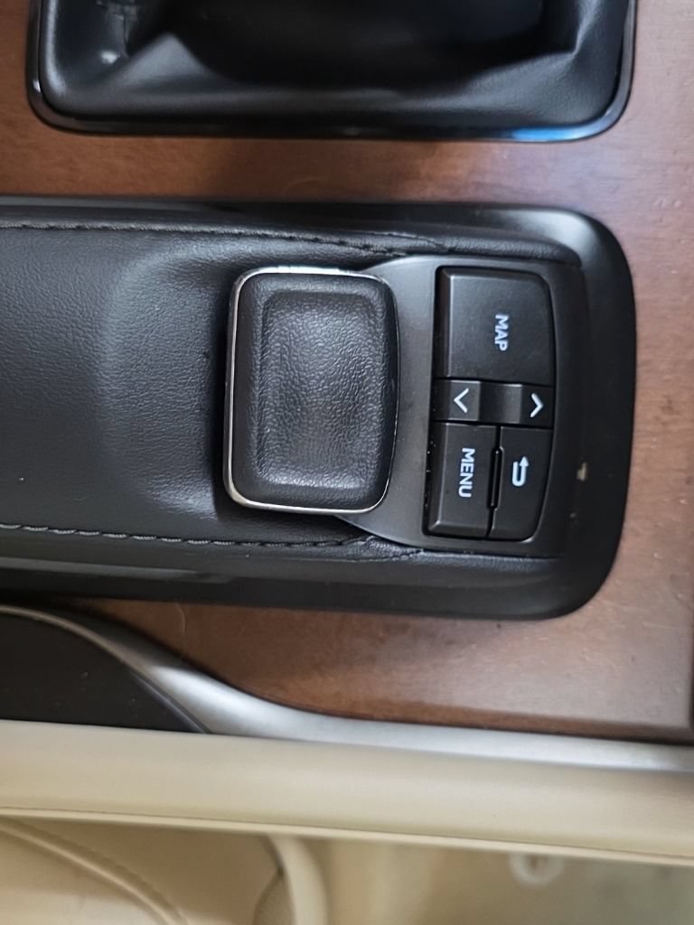 Used 2019 Lexus LX 570 4WD w/ Luxury Package image 31