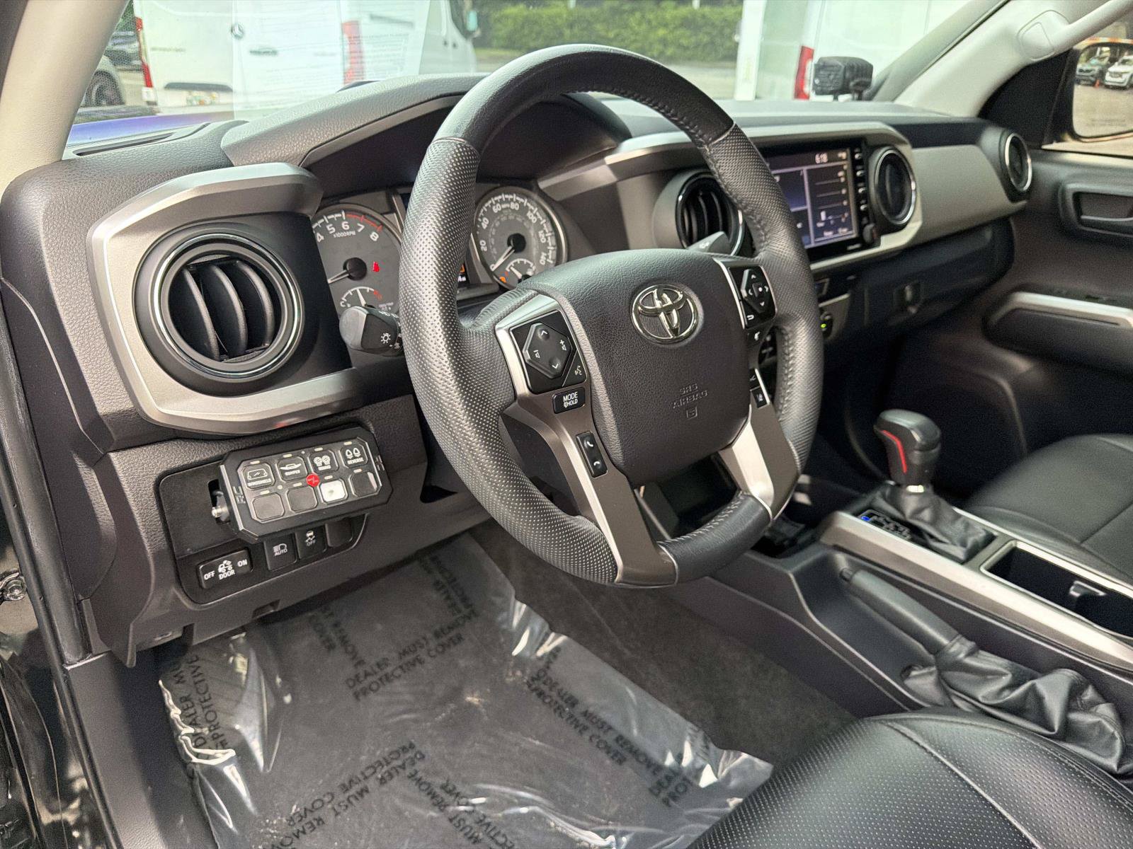 Used 2022 Toyota Tacoma SR5 w/ Technology Package AWD/4WD image 18