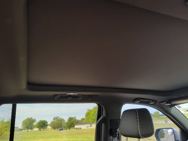 Used 2023 Chevrolet Suburban Premier AWD/4WD image 13