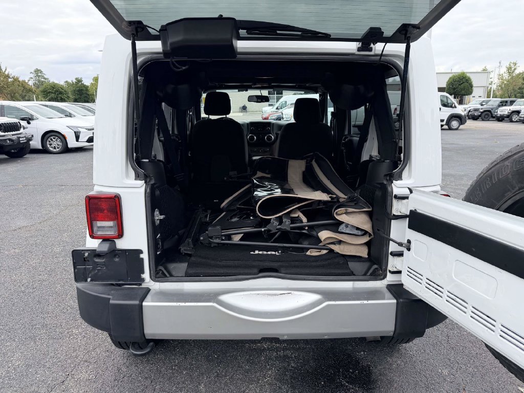 Used 2017 Jeep Wrangler Unlimited Sahara AWD/4WD image 11