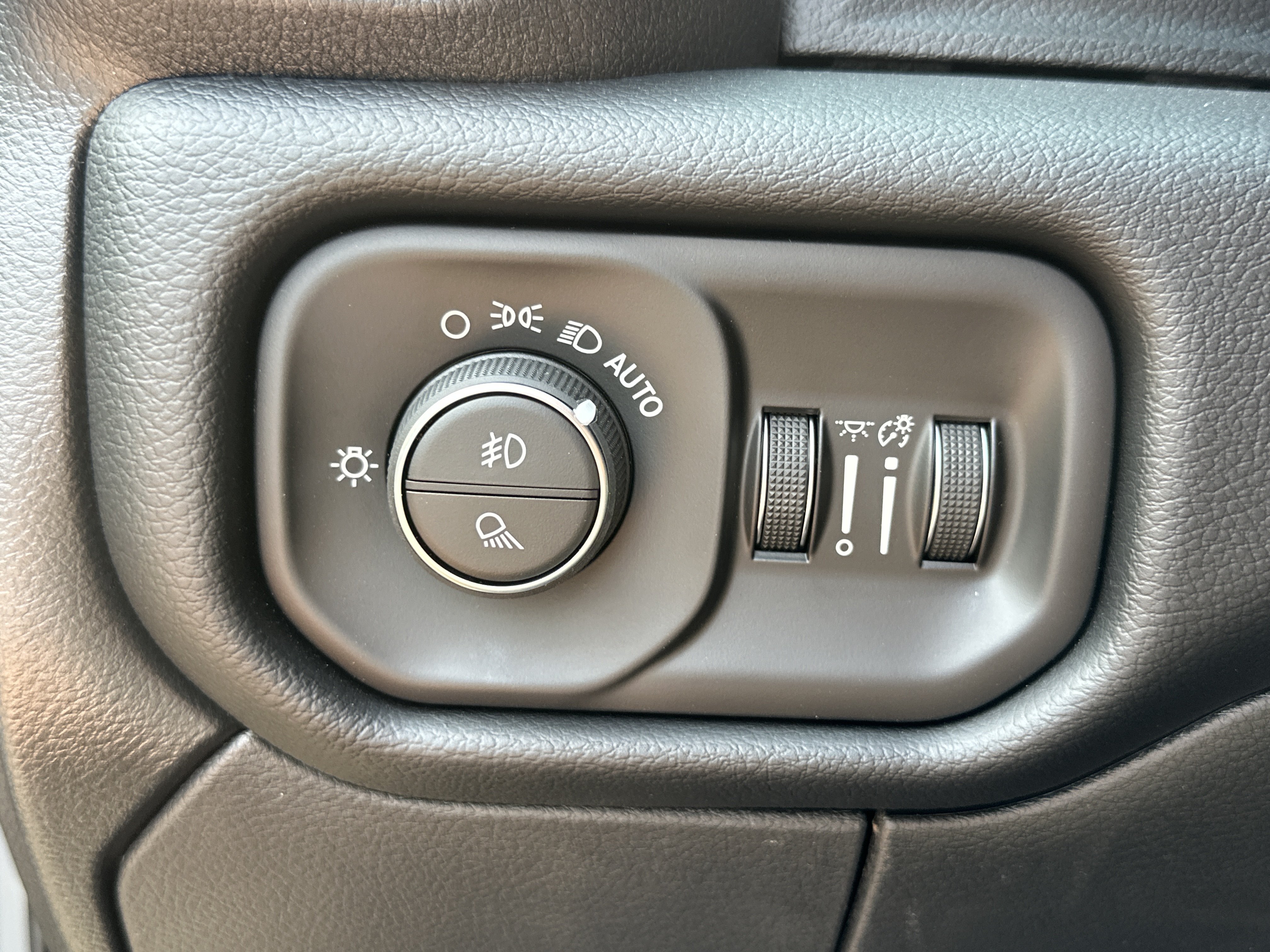New 2026 RAM 3500 Laramie AWD/4WD image 12