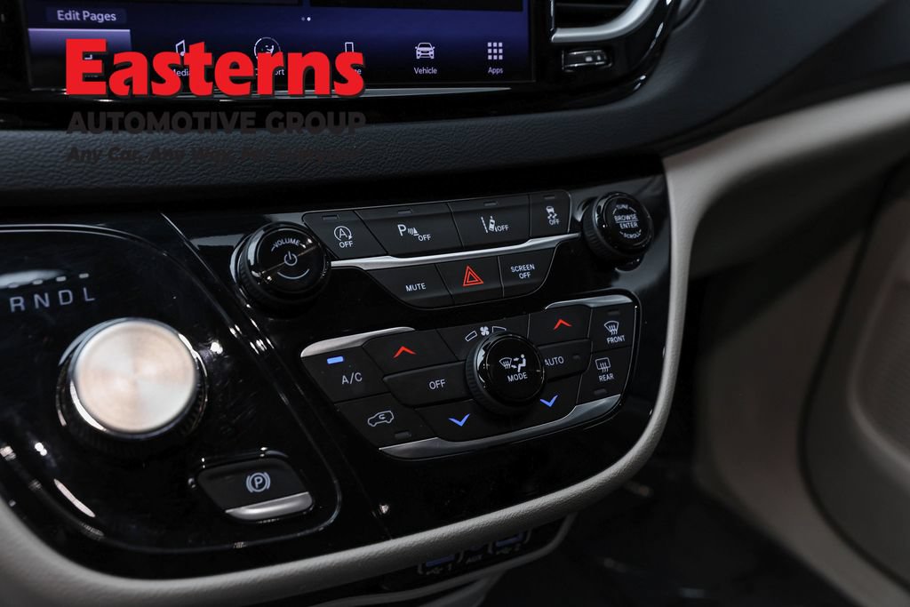 Used 2023 Chrysler Pacifica Touring-L FWD image 20