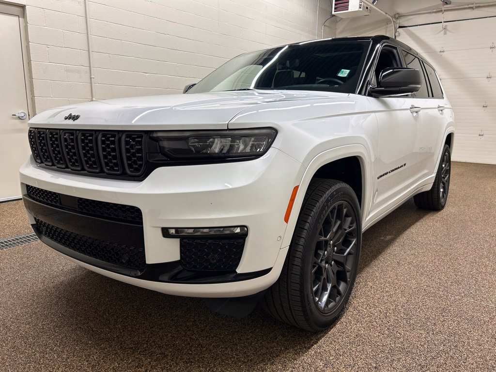 Used 2025 Jeep Grand Cherokee L Summit AWD/4WD image 6