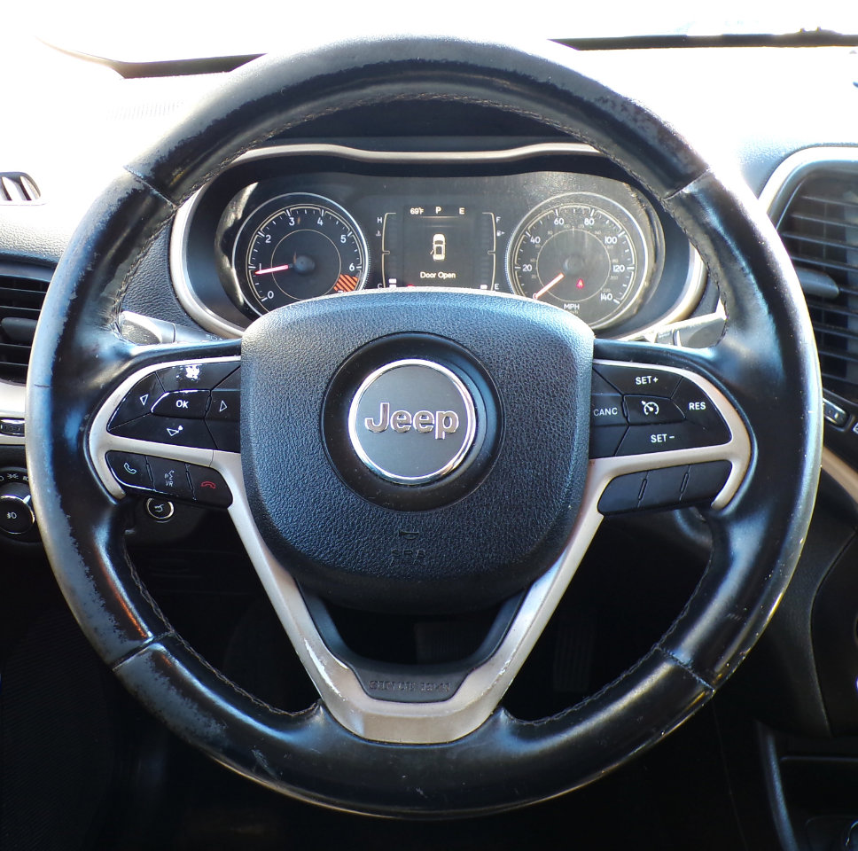 Used 2014 Jeep Cherokee Latitude w/ Comfort/Convenience Group image 16