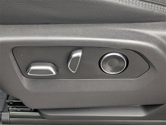 Used 2025 GMC Yukon XL Denali w/ Denali Reserve Package image 22