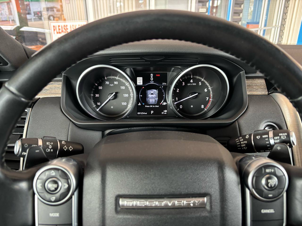Used 2017 Land Rover Discovery HSE AWD/4WD image 14