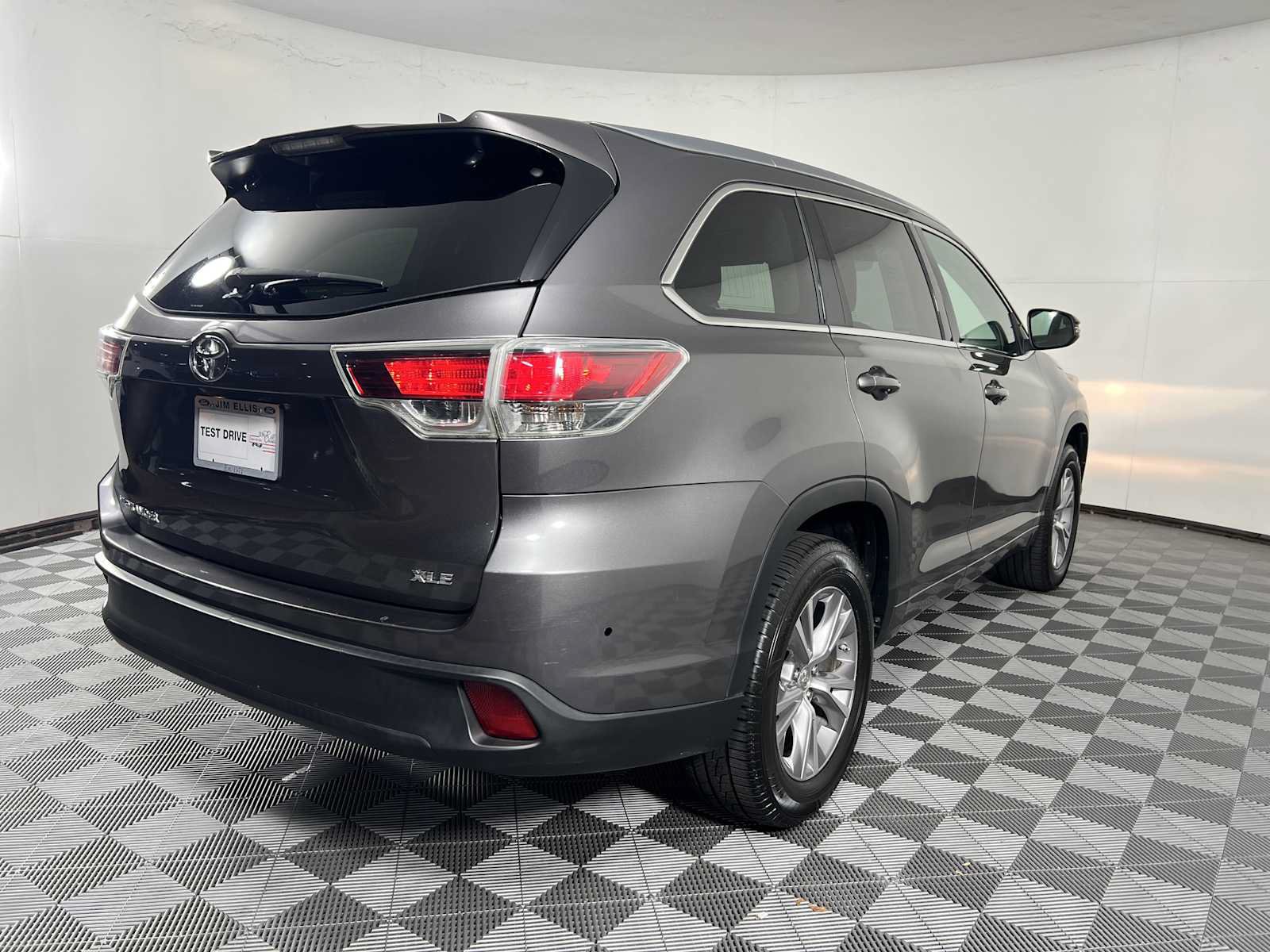 Used 2015 Toyota Highlander XLE FWD image 10