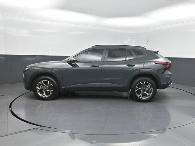 Used 2026 Chevrolet Trax LT FWD image 2