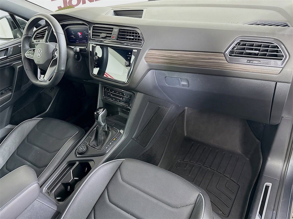 Used 2024 Volkswagen Tiguan SEL R-Line image 34