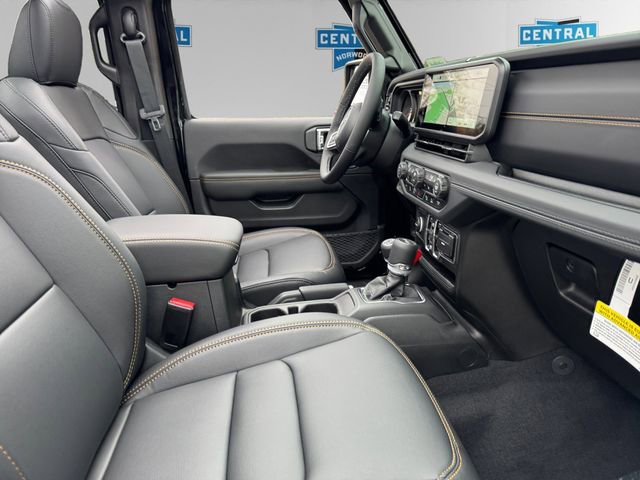 New 2025 Jeep Wrangler Sahara image 15