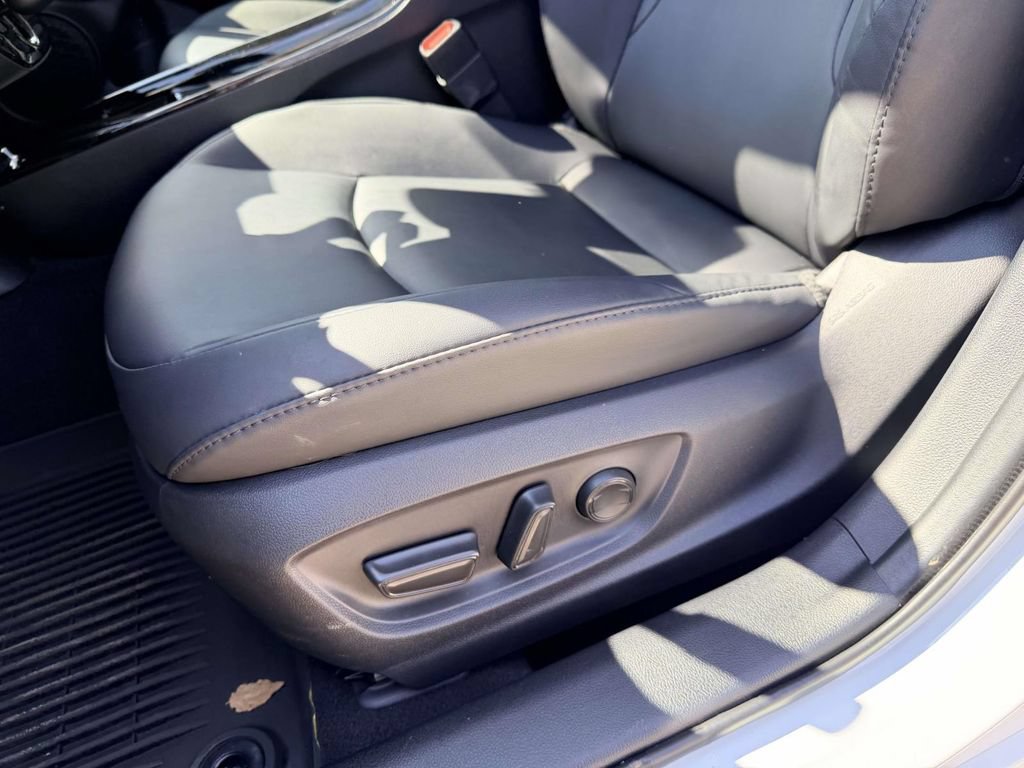 Certified 2022 Toyota Prius FWD image 19