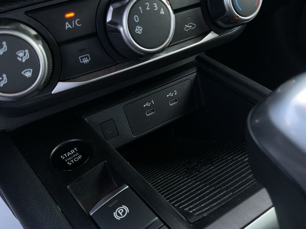Used 2025 Nissan Kicks SV FWD image 24