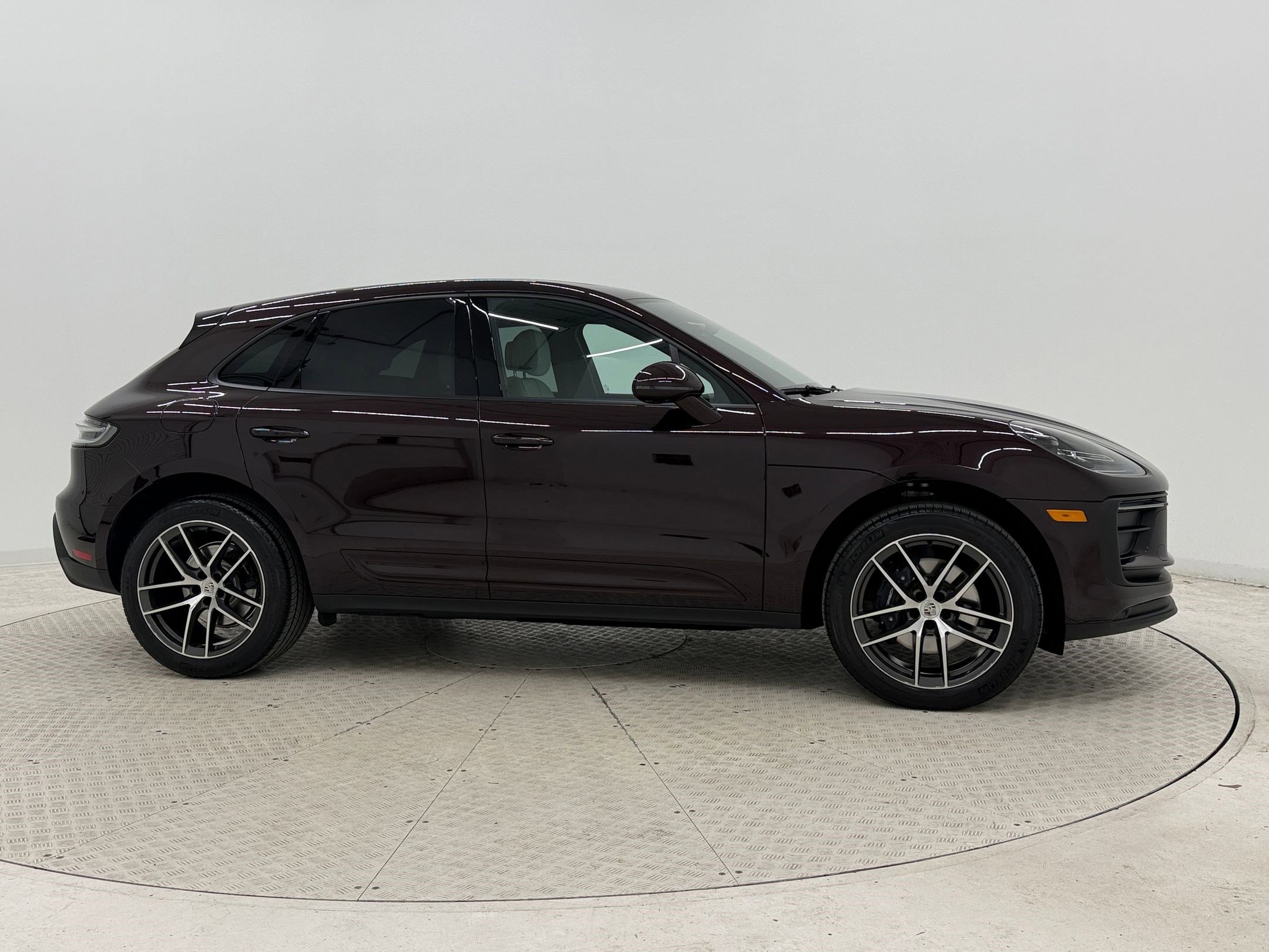 Used 2025 Porsche Macan image 8