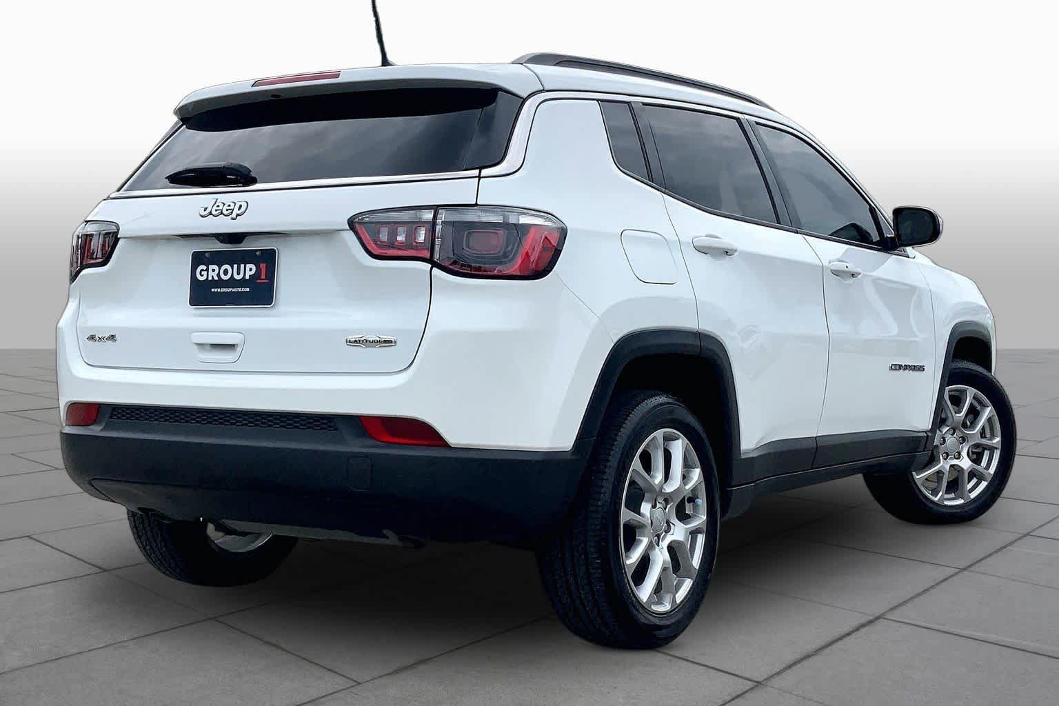 Used 2024 Jeep Compass Latitude AWD/4WD image 13