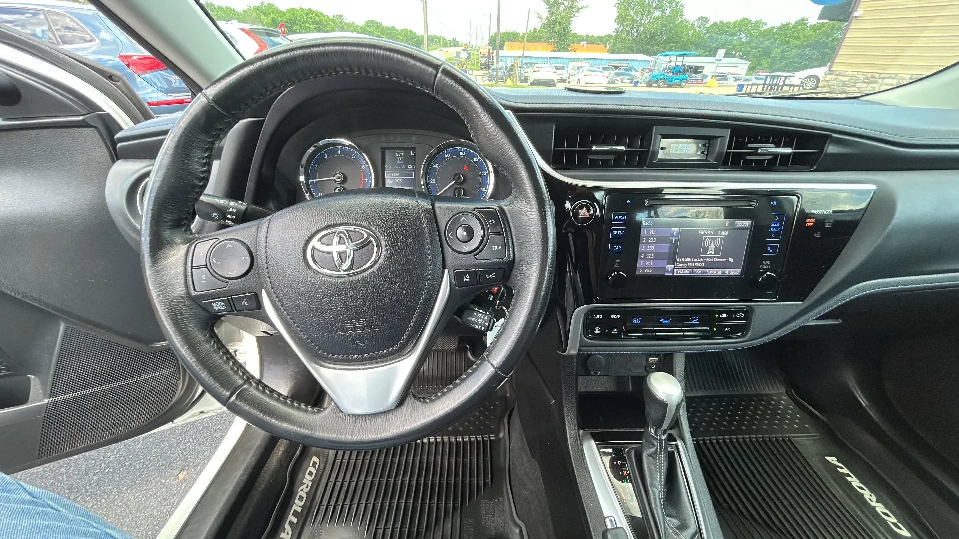 Used 2017 Toyota Corolla SE FWD image 27