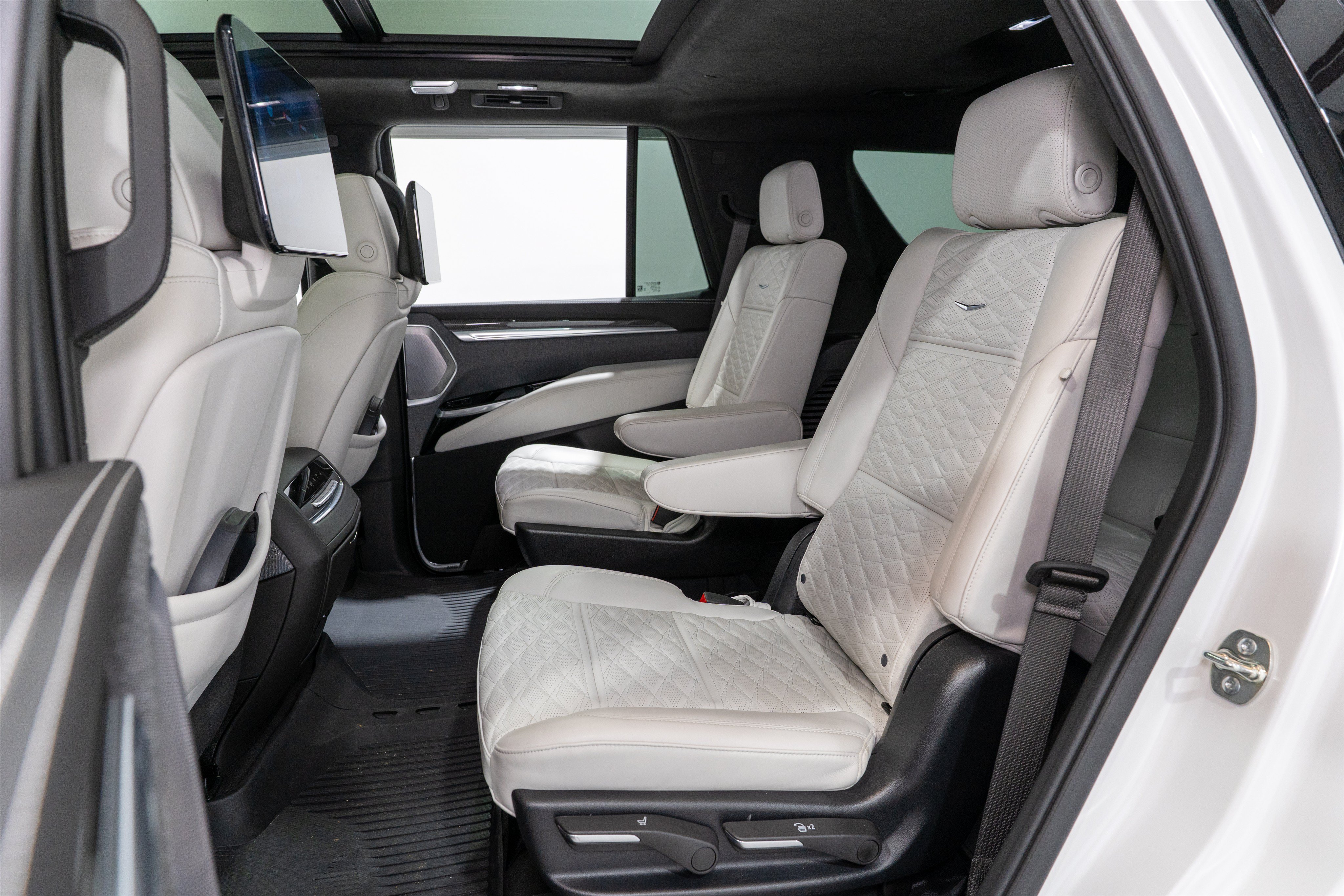 Used 2025 Cadillac Escalade V w/ LPO, Floor Liner Package AWD/4WD image 36