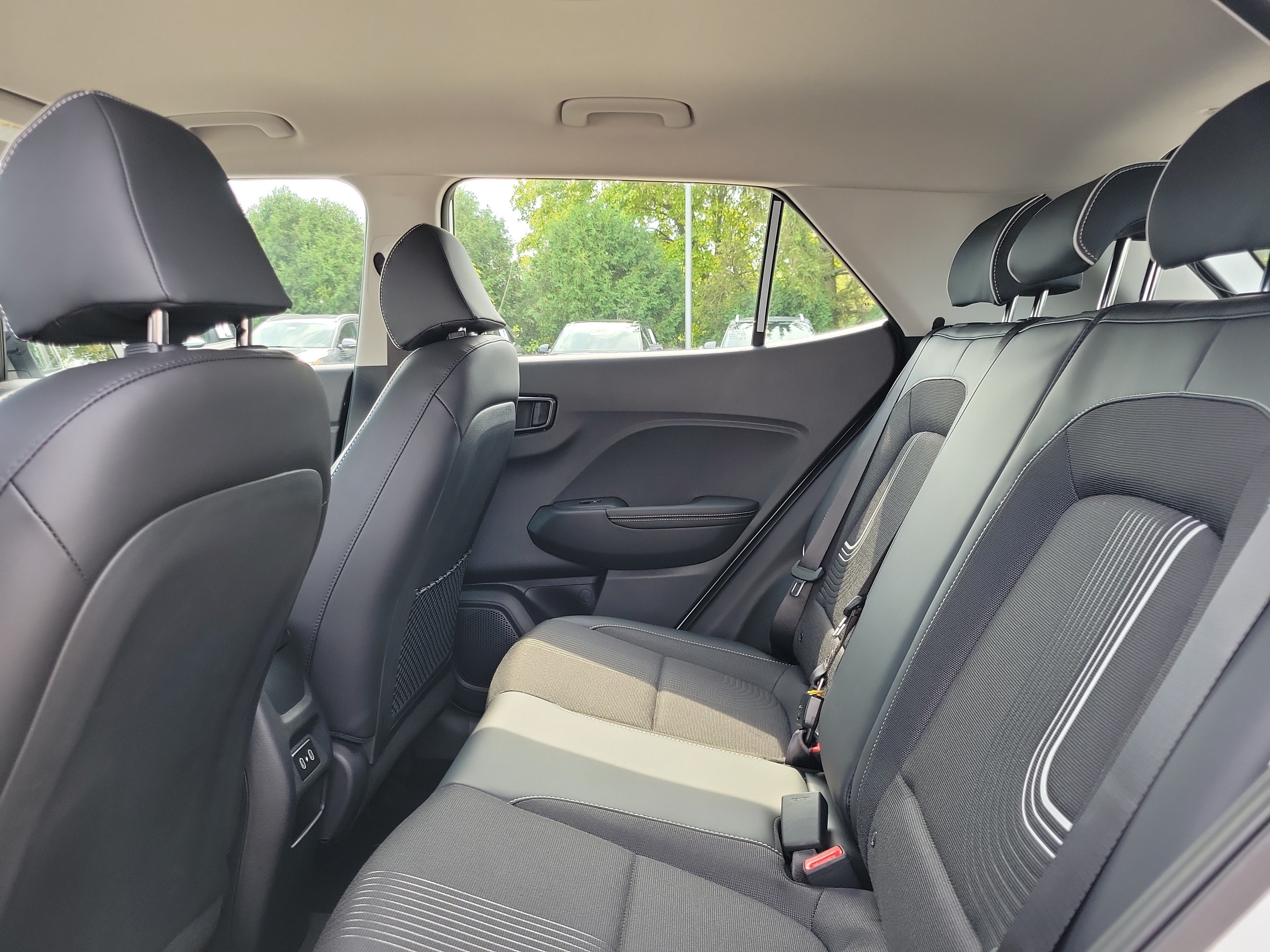 New 2026 Hyundai Venue SEL FWD image 11