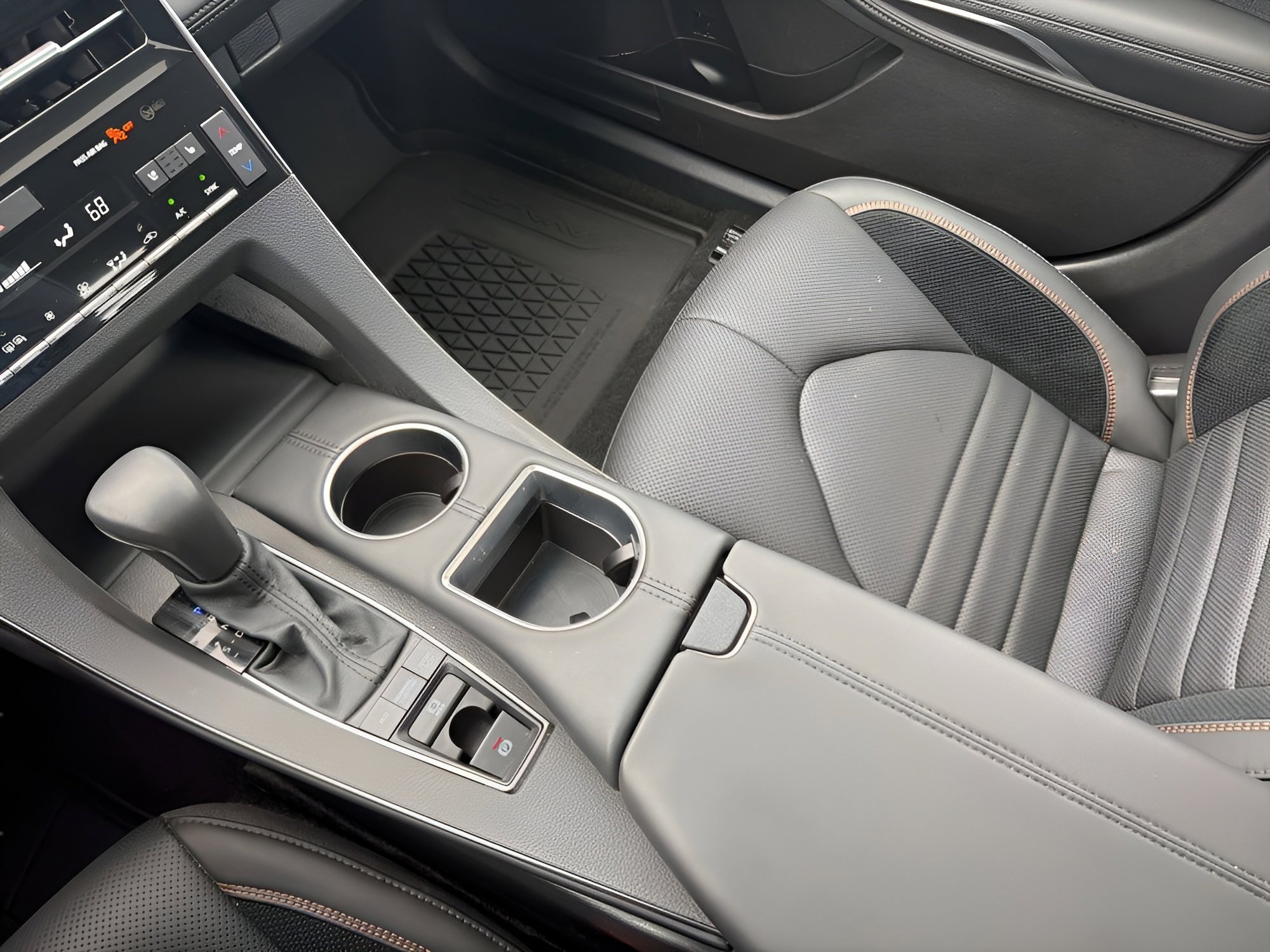 Used 2022 Toyota Avalon Touring w/ Advanced Safety Package FWD image 20