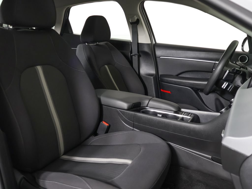 Used 2025 Hyundai Sonata SEL FWD image 28