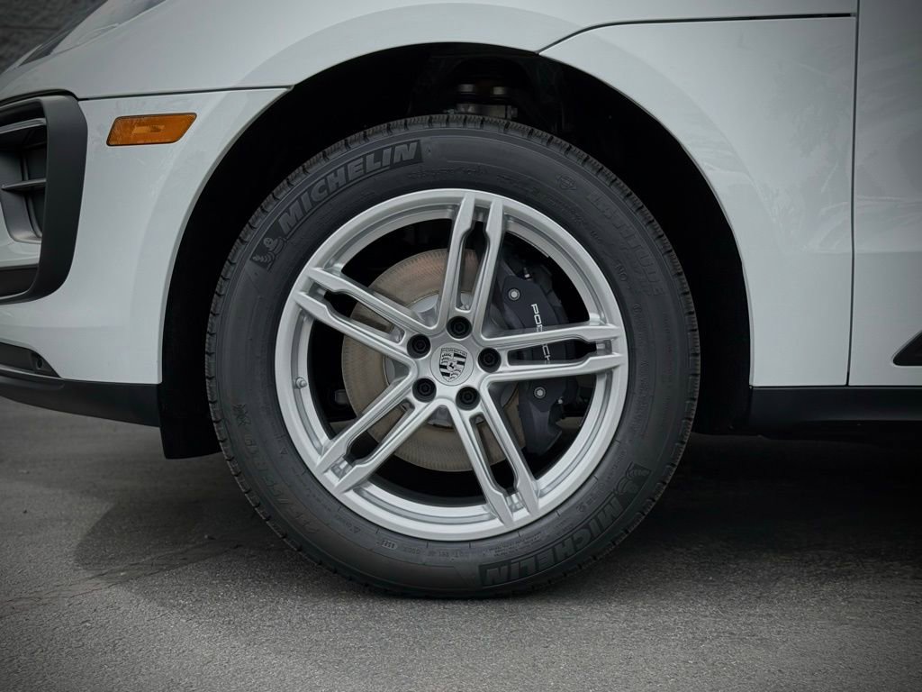 Certified 2025 Porsche Macan image 14