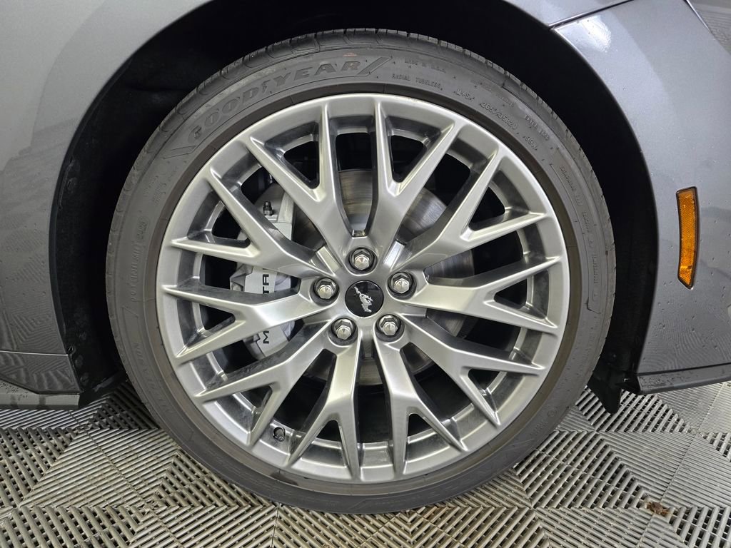 Used 2025 Ford Mustang GT Premium RWD image 2