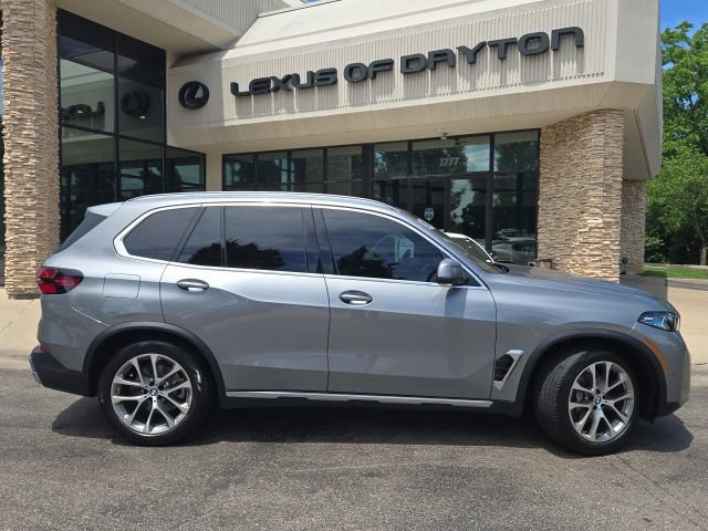 Used 2024 BMW X5 xDrive40i w/ Premium Package AWD/4WD image 7