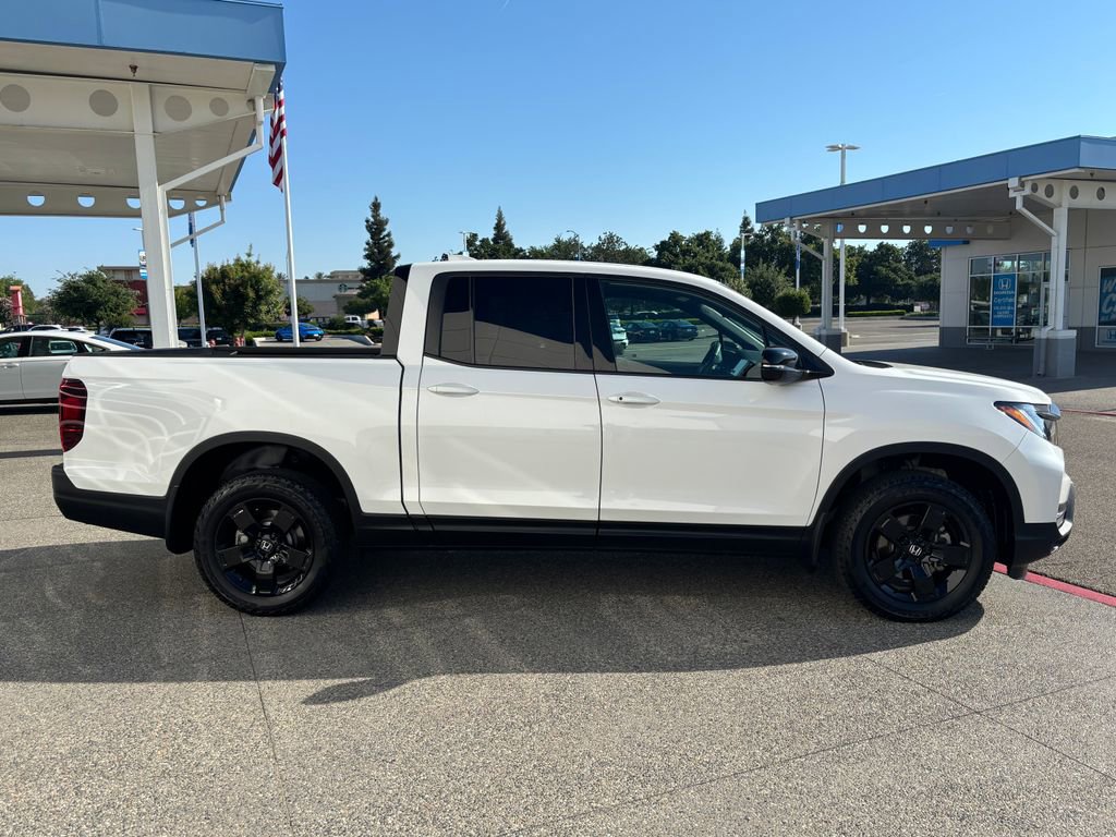 Used 2025 Honda Ridgeline Black Edition image 4