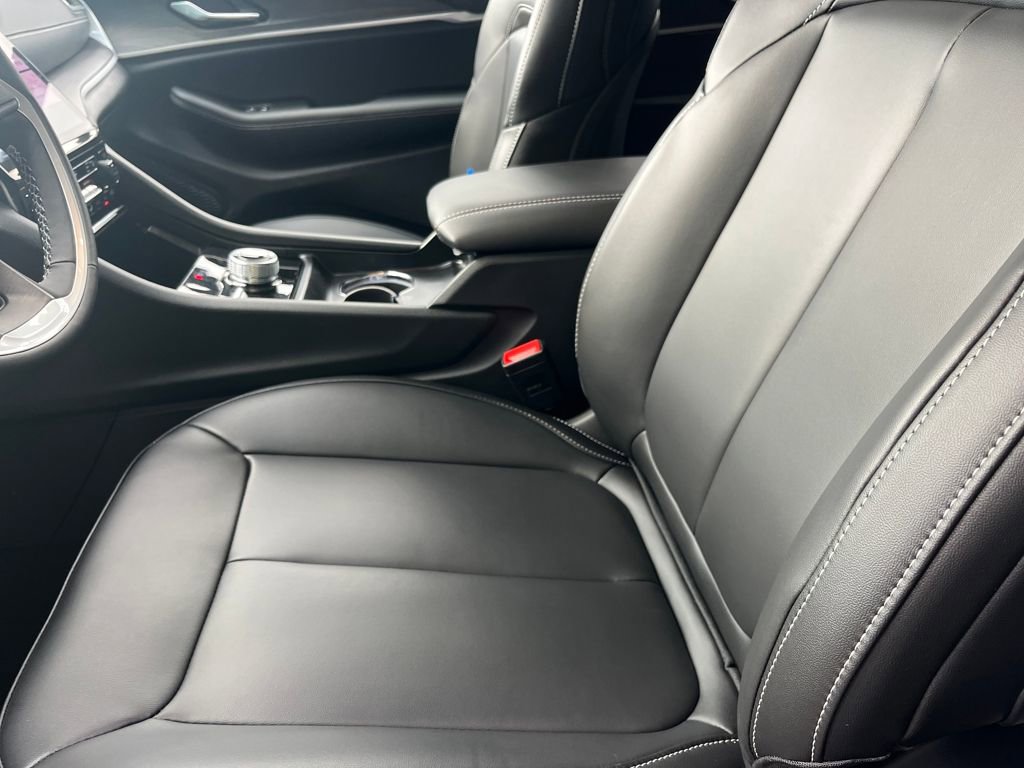 New 2025 Jeep Grand Cherokee Limited w/ Black Appearance Package image 19