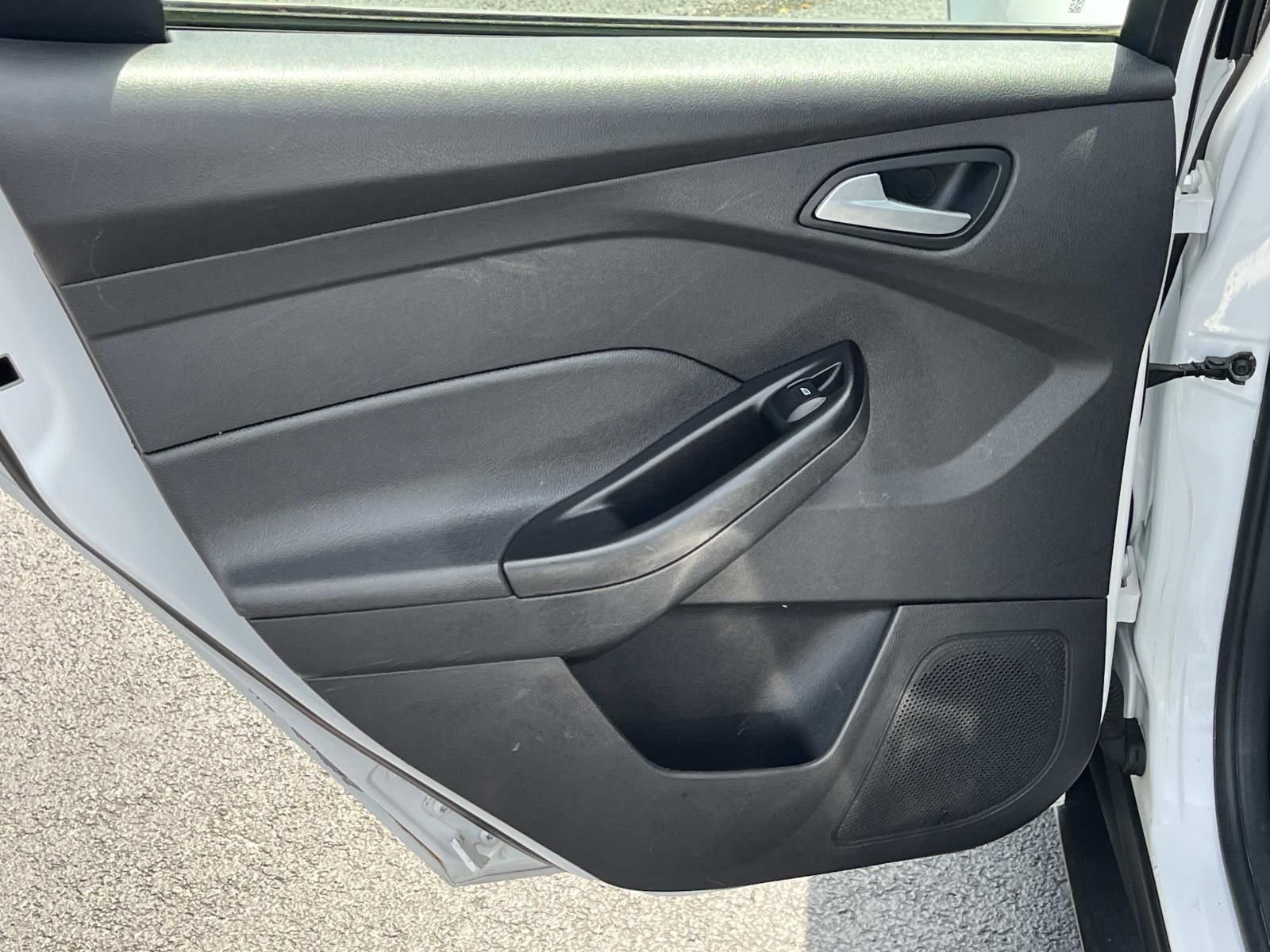 Used 2013 Ford Focus SE FWD image 17