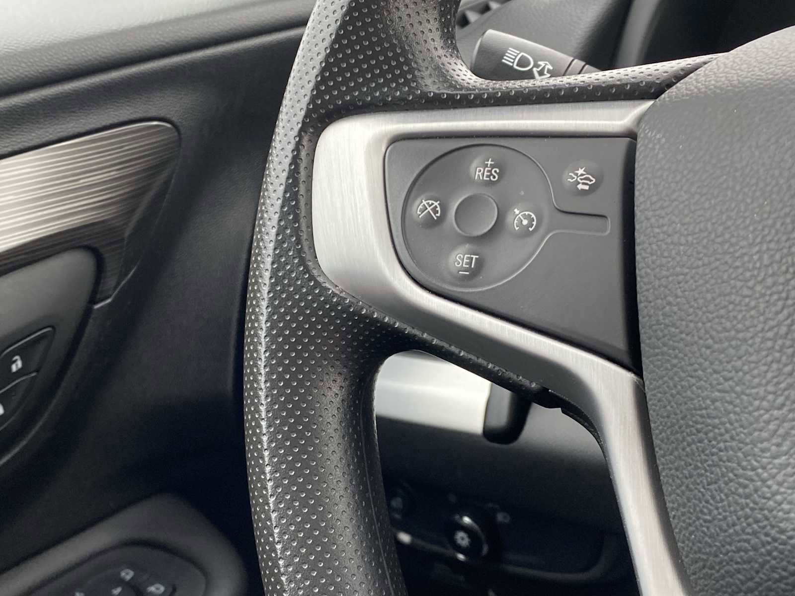 Used 2024 GMC Terrain SLE image 25