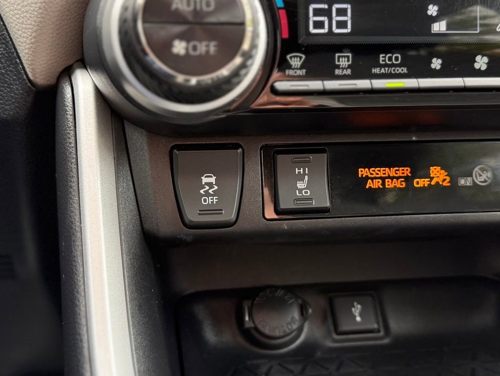 Used 2020 Toyota RAV4 XLE image 14