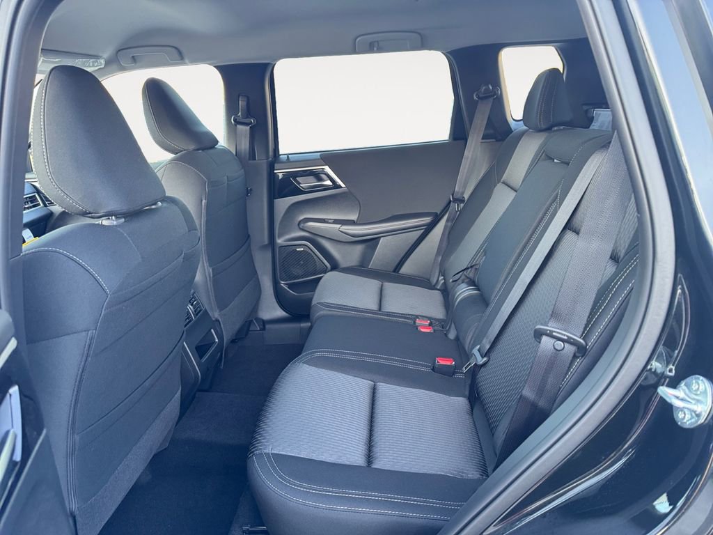 New 2026 Mitsubishi Outlander ES image 13