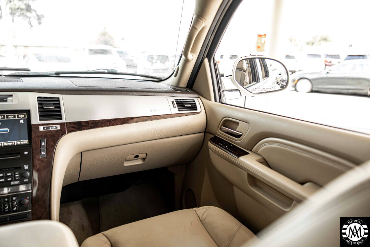 Used 2010 Cadillac Escalade EXT Luxury image 36