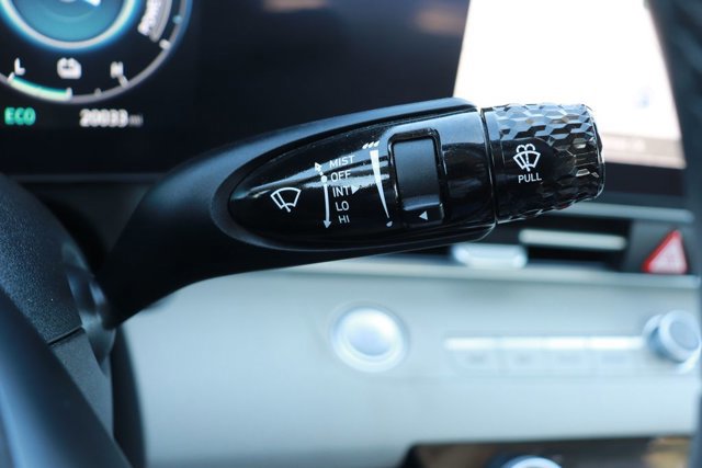 Used 2025 Hyundai Elantra Limited image 25