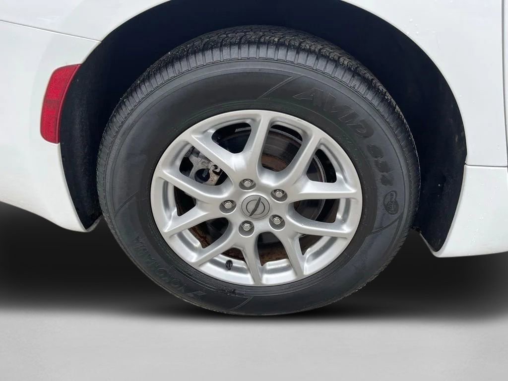 Used 2022 Chrysler Voyager LX image 27