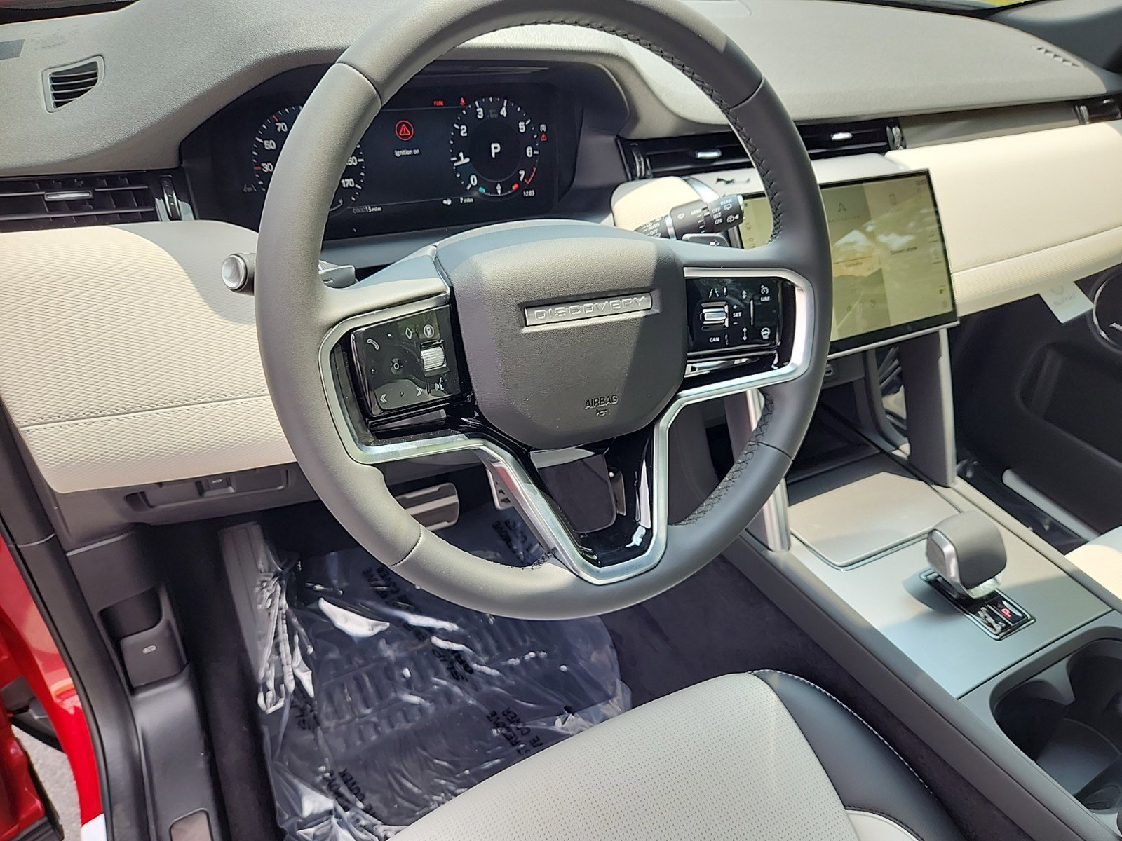 New 2024 Land Rover Discovery Sport Dynamic SE image 15